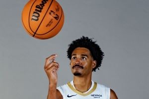 赛季场均17.3分!鹈鹕客战独行侠 普尔因左膝酸痛缺阵